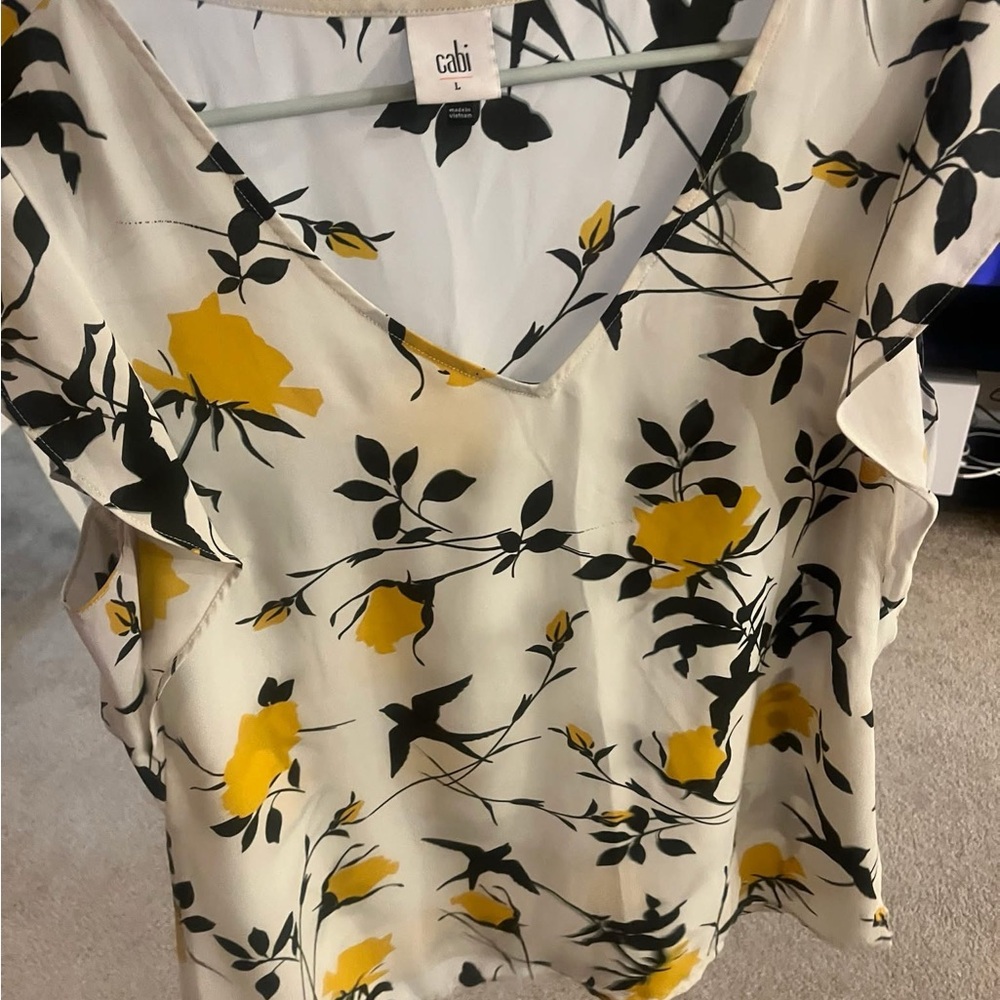 CAbi cap sleeve bird pattern blouse Largw